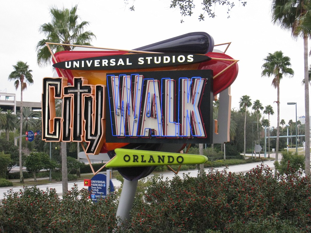 Disney 2010 D1 0650.jpg - January 9-11, 2010 Disney World Florida. Went to run the marathon. Saturday, fly down, check in, go to Expo to pick up packet, then to see Blue Man Group in the evening.